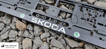 Пластиковая рамка номерного знака с печатной надписью "&Scaron;koda" 16830 фото
