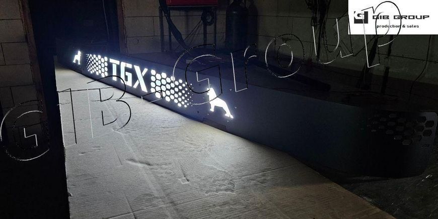 Led Захисна накладка (Балкон) для MAN TGX (2012+). Чорна текстура 3359/Led фото