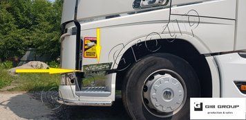 Накладки на кант двери для Volvo FH16 (2012+) 15637 фото