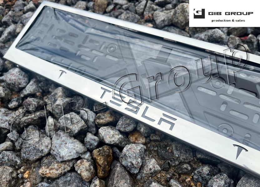 Рамка номерного знаку з написом і логотипом "Tesla" 15504 фото