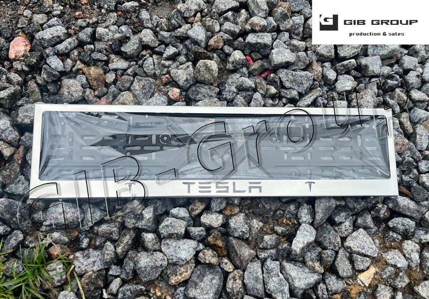 Рамка номерного знаку з написом і логотипом "Tesla" 15504 фото