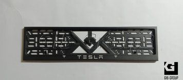 Рамка номерного знаку з написом і логотипом "TESLA" чорна порошкова фарба, напис: білого кольору 16061 фото
