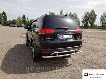 Защита заднего бампера (двойная нержавеющая труба - двойной ус) Mitsubishi Pajero Sport (08-15) B1-03.6 фото