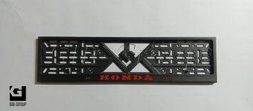 Рамка номерного знаку з написом і логотипом "HONDA" чорна порошкова фарба, напис: червоного кольору 16057 фото
