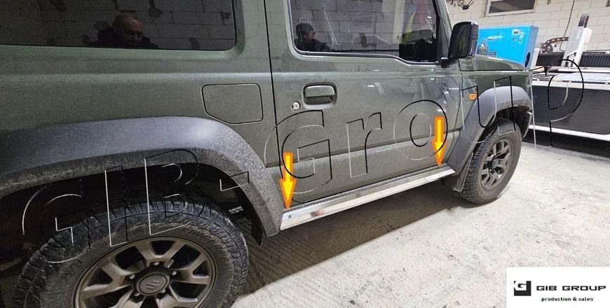 Брендові профільні накладки наруружних порогів для Suzuki Jimny (2018+) 3429 фото