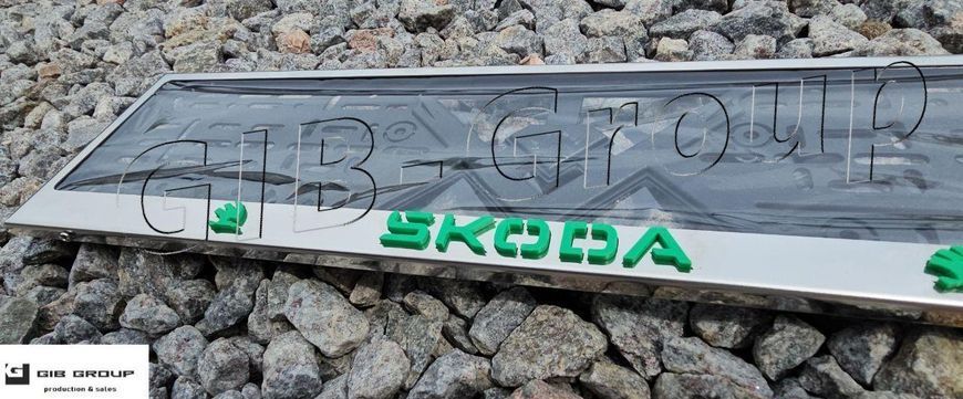 3D Рамка номерного знаку з 3D зеленим написом Skoda и логотипами 14757 фото