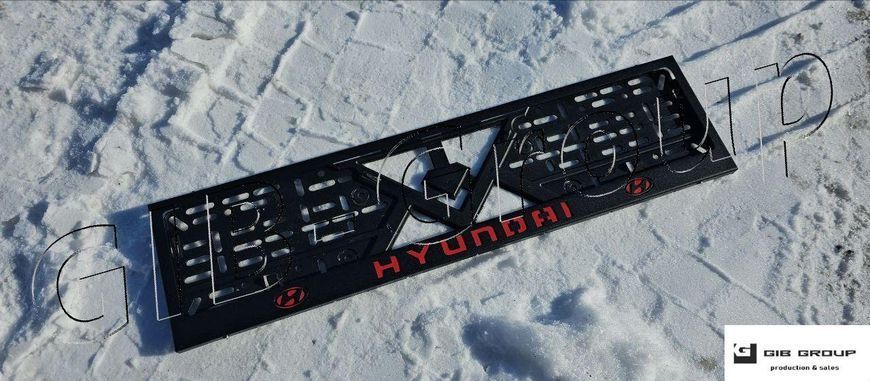 Рамка номерного знаку з написом і логотипом "HYUNDAI" чорна порошкова фарба, напис: червоного кольору 16062 фото