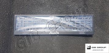 Рамка номерного знака з написом та логотипом "Audi" чорна текстура 15579 фото